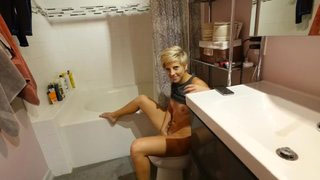 Cogida en primera persona de una chava guapa con el pelo corto y un trasero bien padre