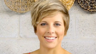 Eyaculación en la linda cara de Mickey Blue