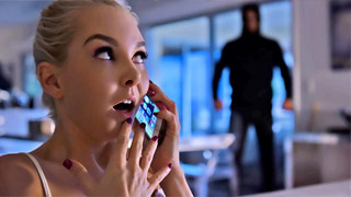 MILF dominada por un extraño encapuchado. Aaliyah Love