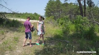 Sexo en el campo con la flaquita Vika Lita