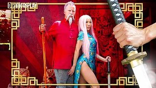 Discípula asiática coge duro con su maestro pervertido. Kalina Ryu