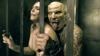 El Marginado del Infierno - La bestia se alimenta de carne cruda y panochita joven