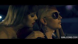 Un vicio delicado - La MILF Cherie DeVille se sienta en la cara de Kenna James