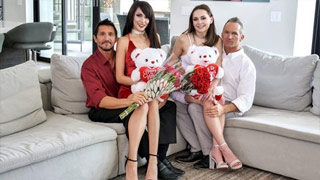 Papás cachondos intercambian y se echan a sus hijastras en San Valentín