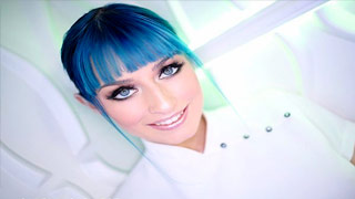 Jewelz Blu se da una buena jalada POV en Swallow Salon