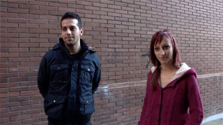 Jordana Powell se echa un palito con el vecino que siempre la sigue