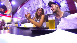 Ligamos a Coral y nos la echamos en los baños públicos