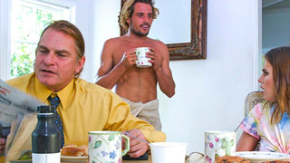 Adriana Chechik recibiendo un cogidón de lado después del desayuno familiar