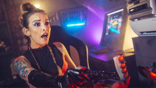 Space Taxi - La conductora vuela hacia Orcadian y recoge a un personaje sombrío