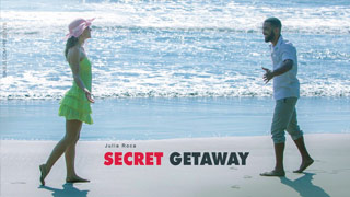 Linda chava dando un paseo por la playa encontró a un guapo galán