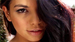 Gina Valentina adora el yoga y montar vergas grandes