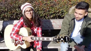 Verónica es una chava de Madrid multifacética. Youtuber y cantautora