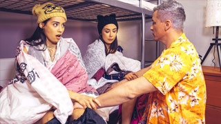 Jovencitas cogiendo con sus nalgas grandes. Andreina De Luxe y Freya Dee