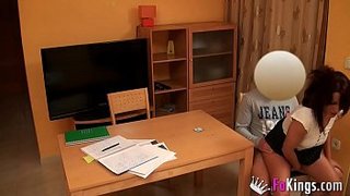 Soy maestra de inglés y me cojo a mi estudiante por lástima. Rebeca Bardem