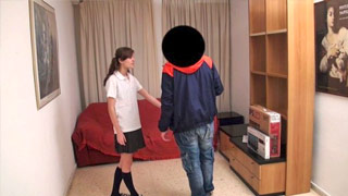 Colegiala adolescente se graba cogiendo con una cámara oculta. Ainara Reina