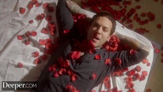 Una fantasía romántica llena de pétalos de rosa. Vina Sky