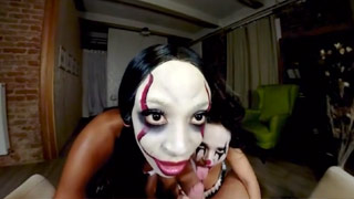 Cogida de payasos asesinos. Claudia Bavel y Lola Marie