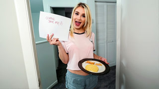 Morrita rubia caliente se echa un palo con su roomie. Anastasia Knight