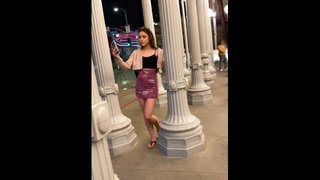 Chava latina cogiendo en público por la noche en Los Ángeles. Catalina Ossa