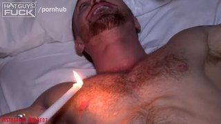 Aria Kai e Indica Flower juegan con velas y una bomba succionadora