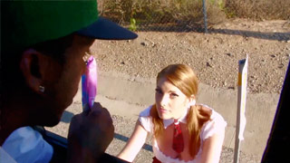 Colegiala se echa un palito con el señor del camión de los helados. Lilith Lust