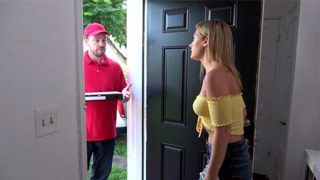 Mi vieja se echa al repartidor de pizzas enfrente de mí. Addison Lee