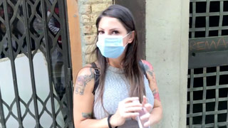 Barcelonesa echando pasión con mascarilla puesta. Lily Veroni