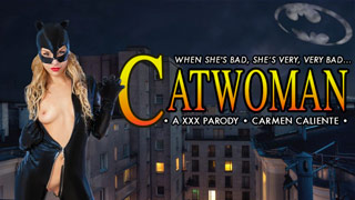 Catwoman - Parodia XXX. La gatita mueve su trasero sobre una rica verga