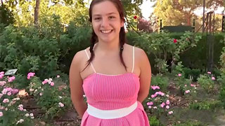 Alba, la granadina de 19 años encuentra un despistado con novia en el Retiro