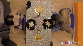 El cubano Jesús Reyes seduce a nuestra tierna estudiante Alba Colegiala