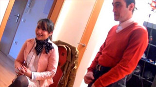 La secretaria latina gordibuena es clavada porque de veras necesita chamba