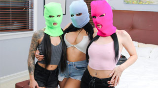 Las chavas después de chingarse un chorro de ropa en el Buen Fin