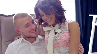 Pareja adolescente coge de todas las maneras posibles. Mary Dee