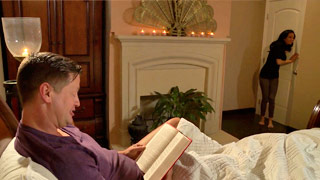 Momento Perfecto - Escena 3. Veronica Avluv se echa a su marido bien cachonda