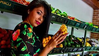 Colombiana usa sus nalgas grandes por primera vez en el porno. Mary L.