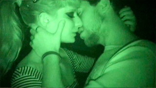 Mireia echa pasión a oscuras