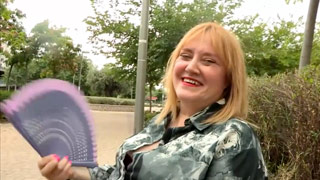 Madura regordeta quiere saborear la verga de JotaDe. Cristina