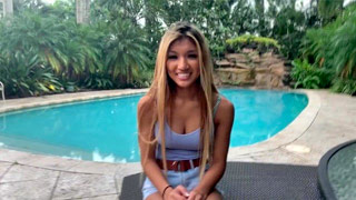 Primera cogida de la asiática de 18 años Clara Trinity en un casting porno