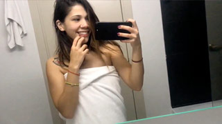 Masturbación de Veronica Golden en la tina