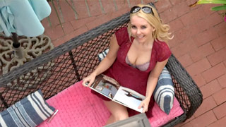 Esposa zorrona deja de leer su libro para ser infiel. Aaliyah Love