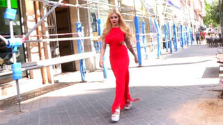 Clara Rubí es una mujer que parte cuellos, todo el mundo se voltea a mirarla