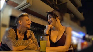 Claudia Sevilla y su primera cogida por el trasero con juegos anales incluidos