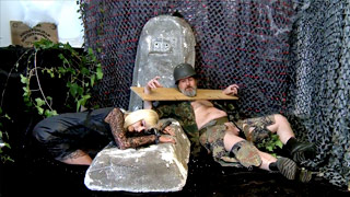 Mujer vampiro se coge a un soldado. Estefani Tarragó