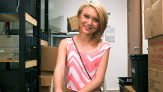 Dakota Skye cogida en la bodega