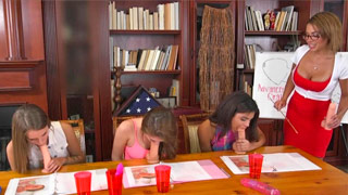 Maestra echando pasión con sus alumnos y alumnas