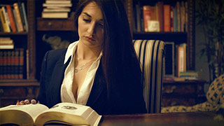 Colegiala tímida sucumbe a la perversión de su maestro. Michelle Taylor