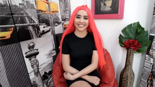 La siempre sonriente Kitty Love paga su renta con sexo