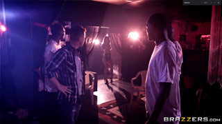 The Exxxceptions - Ep 3. Avientando billetes a la stripper Monique Alexander