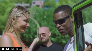 Venera Maxima recibe un DP con dos vergas negras