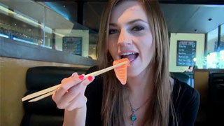 Museo, comida, baño y a coger como campeona la guapa Emma Stoned